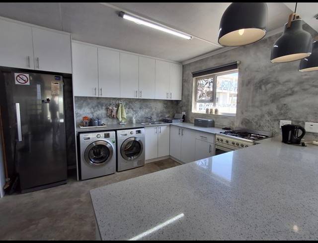 4 BEDROOM PROPERTY TO RENT IN BRITANNIA BAY